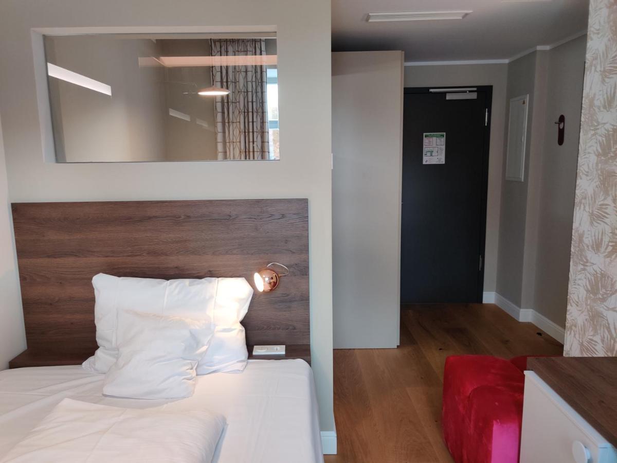 لانداو إن در بفالتس Amelie No 1 Hotel & Appartements المظهر الخارجي الصورة