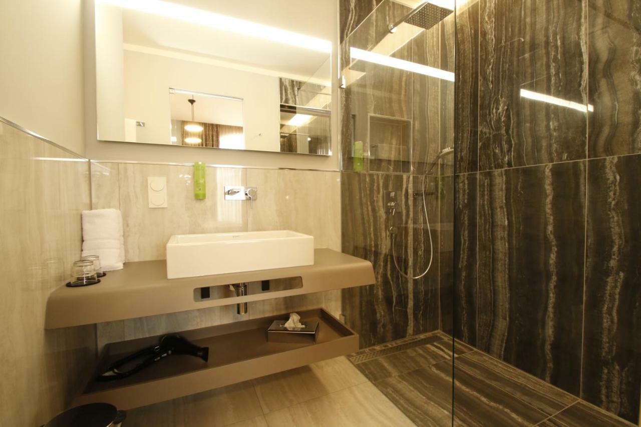 لانداو إن در بفالتس Amelie No 1 Hotel & Appartements المظهر الخارجي الصورة